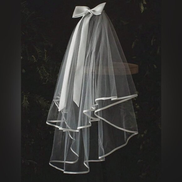 Stunning Sheer Bridal Veil with Satin Trim and Bow 💗💗 NWT - Picture 2 of 4